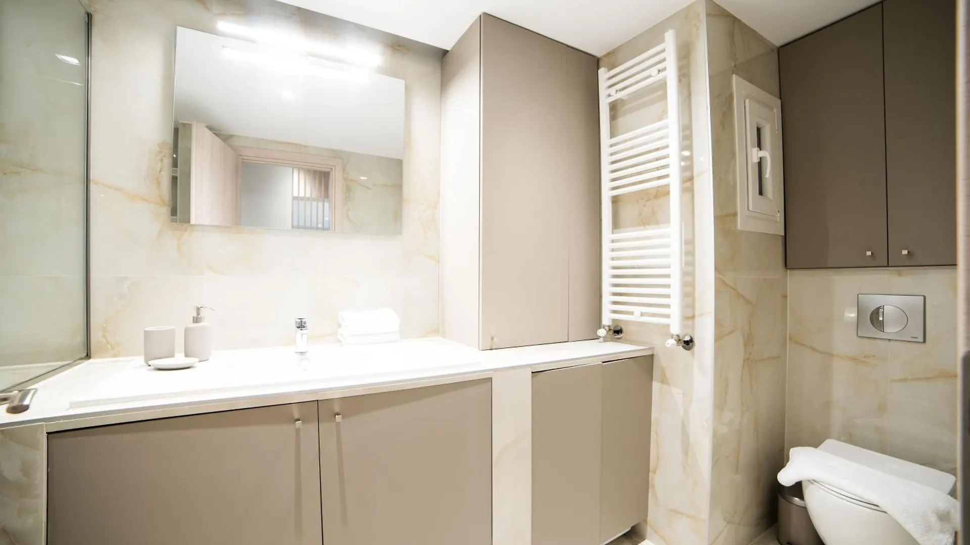 F & B Collection - City Center Hidden Gem Thessaloniki Apartment