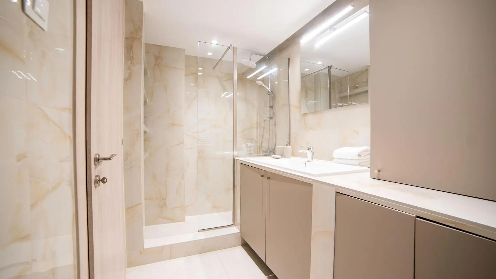 Apartment F & B Collection - City Center Hidden Gem Thessaloniki